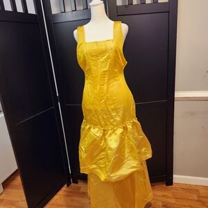 Yellow Square Neck Sleeveless Prom Gown